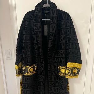 BRAND NEW NEVER WORN VERSACE ROBE